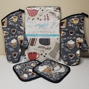 Coffee Themed Pot Holders, Oven Mitts, And Tablecloth NEW